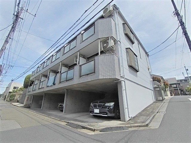 さいたま市南区神明のアパートの建物外観