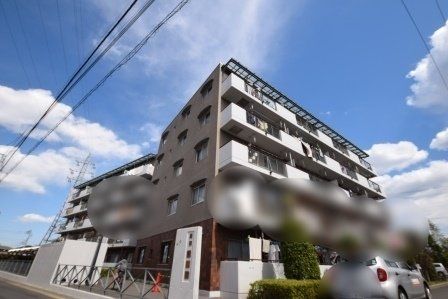 横浜市旭区西川島町のマンションの建物外観