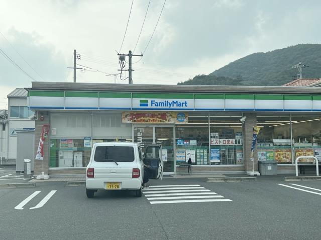 コンビニ　ファミリーマート備前伊部店（コンビニ）まで880m