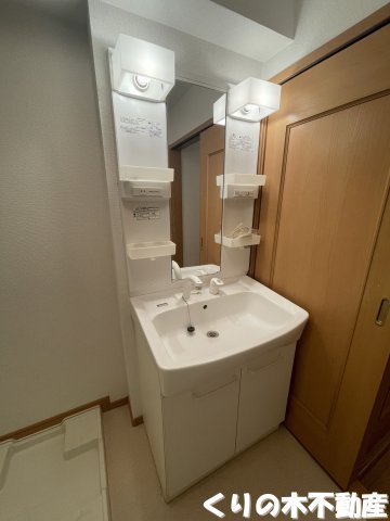 洗面設備　コンパクトで使いやすい洗面所