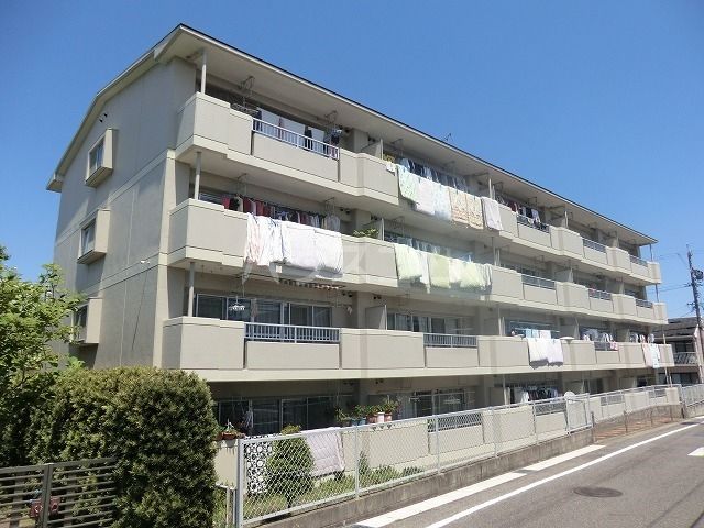 安城市今本町のマンションの建物外観