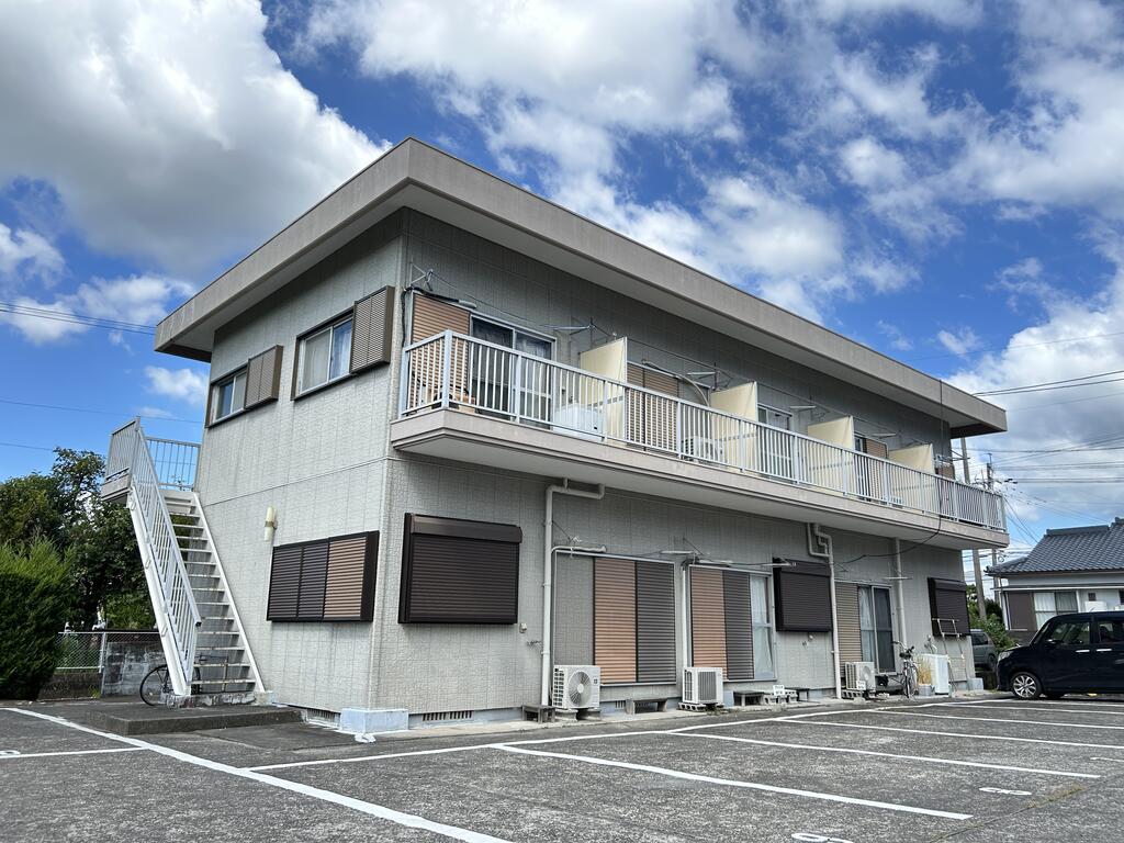 薩摩川内市隈之城町のアパートの建物外観