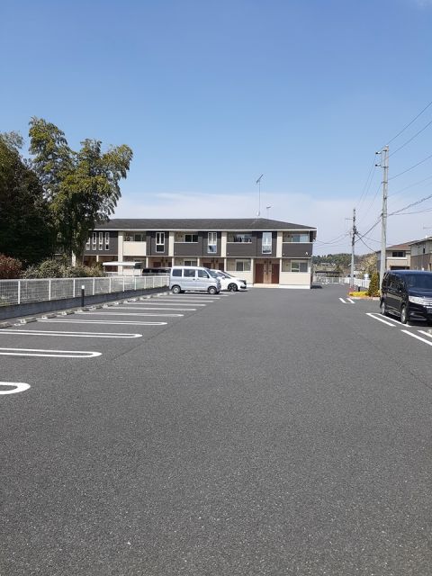 【比企郡嵐山町大字川島のアパートの駐車場】