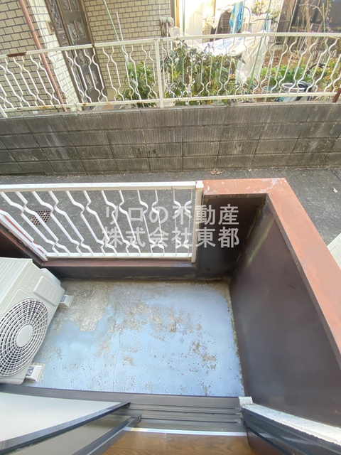 バルコニー　バルコニーがあるので洗濯物を太陽の下で干すことができます♪