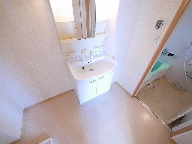 洗面設備　朝の身支度には欠かせない独立洗面化粧台