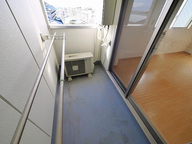 バルコニー　バルコニーからの眺めを楽しみながら食事をしませんか