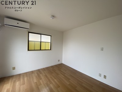 居室・リビング　2面採光なので日当たり・風通し良好の洋室