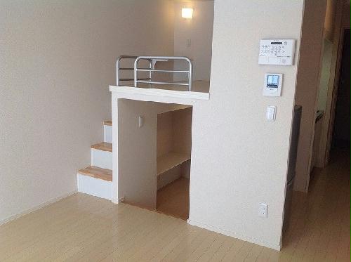 居室・リビング　備品や設備仕様は号室等により異なります現地をご確認ください。