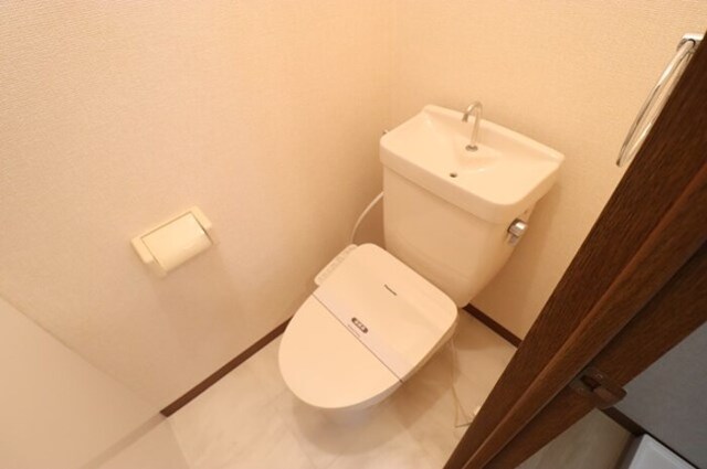 トイレ　温水洗浄暖房便座