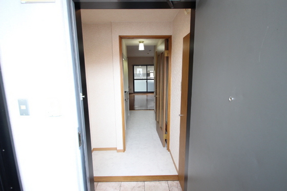 玄関　他部屋の写真を使用しております。