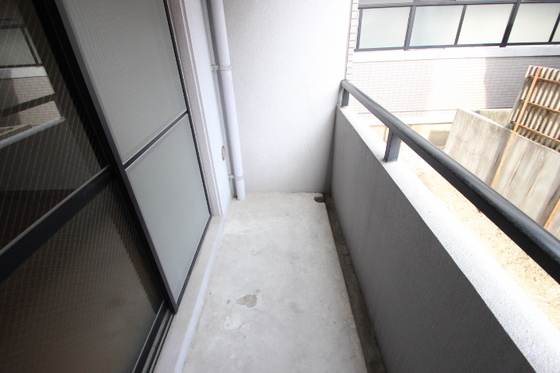バルコニー　他部屋の写真を使用しております。