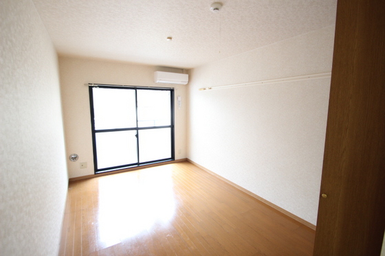 居室・リビング　他部屋の写真を使用しております。