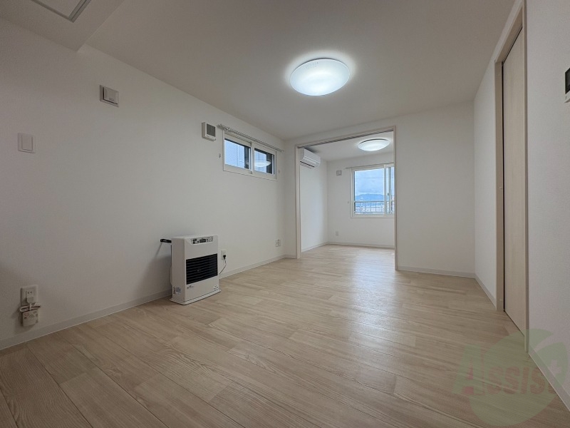 居室・リビング　広々としたリビングですね。使い勝手がよさそうですね！