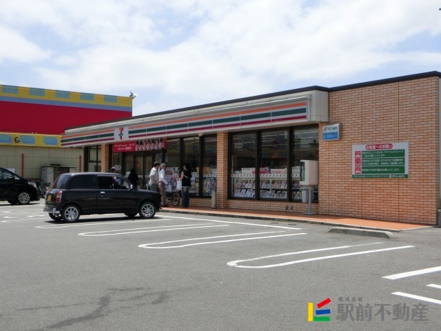 コンビニ　セブンイレブン久留米津福駅店（コンビニ）まで500m