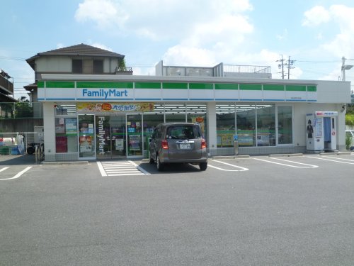 コンビニ　ファミリーマート天白向が丘店（コンビニ）まで75m