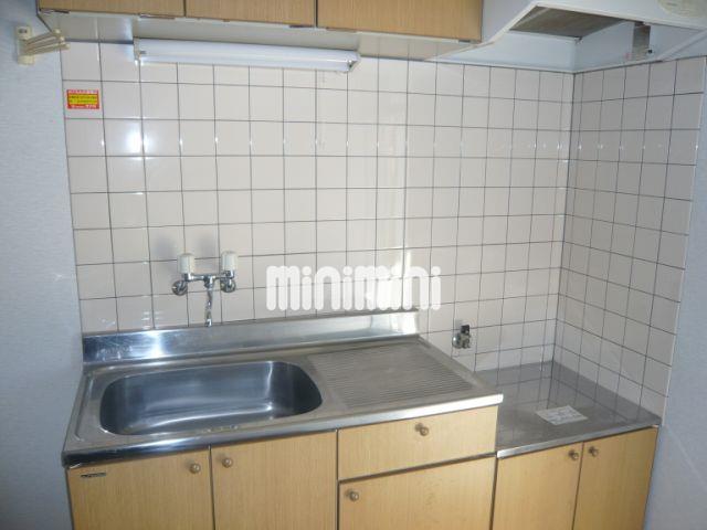 キッチン　臭いの付きにくいタイル貼りでオシャレなキッチンです。