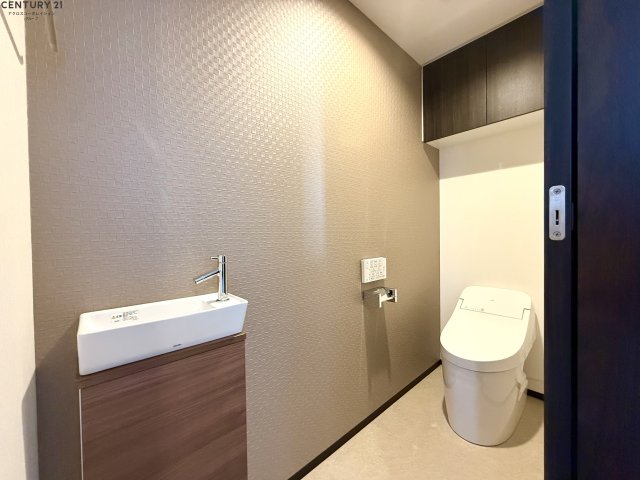 トイレ　ウォシュレット付き