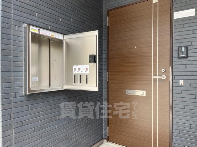 その他　玄関（宅配BOX付）