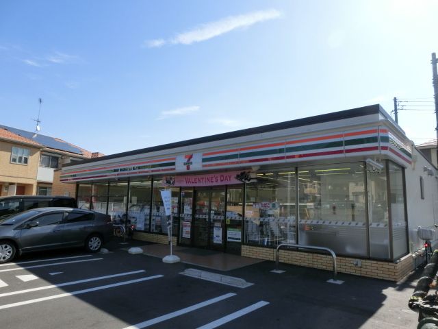 コンビニ　セブンイレブン（コンビニ）まで590m
