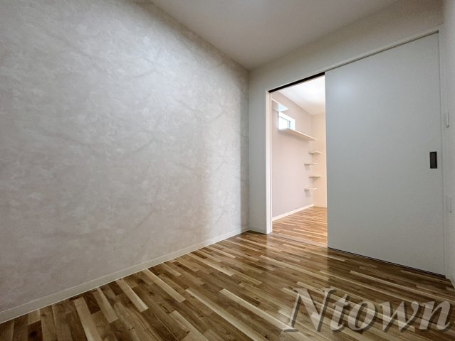 その他　明るい洋室です