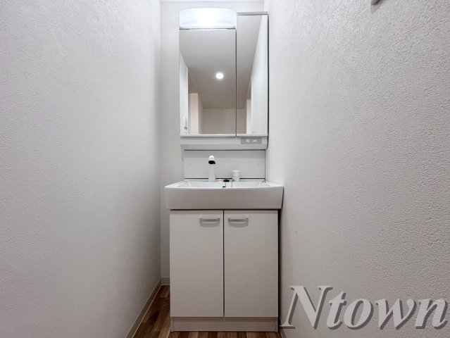 洗面設備　使いやすい独立洗面台です