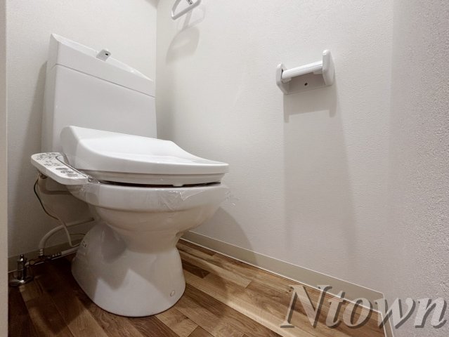 トイレ　落ち着いた色調のトイレです