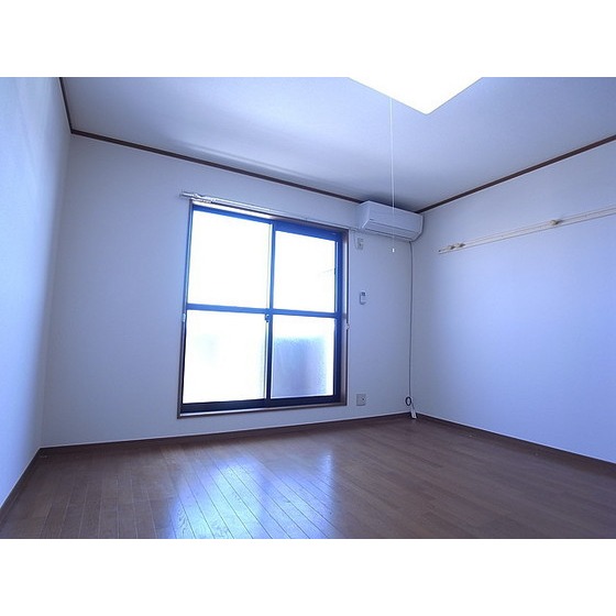 居室・リビング　※こちらは別室の写真です。