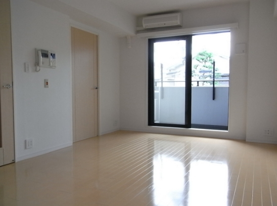 居室・リビング　☆明るい居間☆