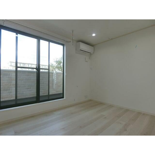 建物外観　ナチュラルな木目調の床材を使用しており、温かい空間を演出して