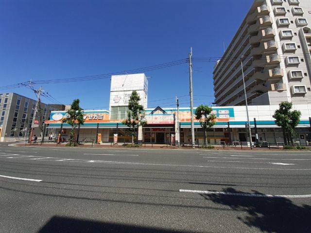 ドラックストア　ココカラファイン ドラッグセガミ七隈店（ドラッグストア）まで582m