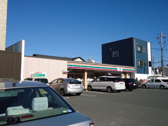 コンビニ　セブンイレブン（コンビニ）まで300m