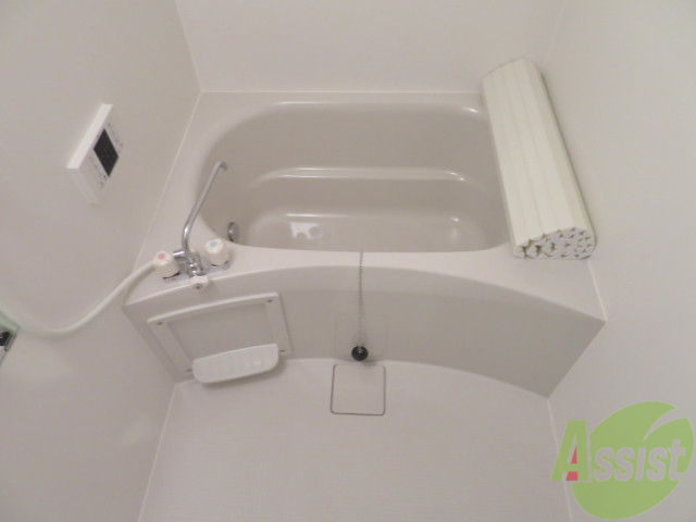 バス・シャワールーム　こちらはお風呂。一日の疲れをここで癒してください。