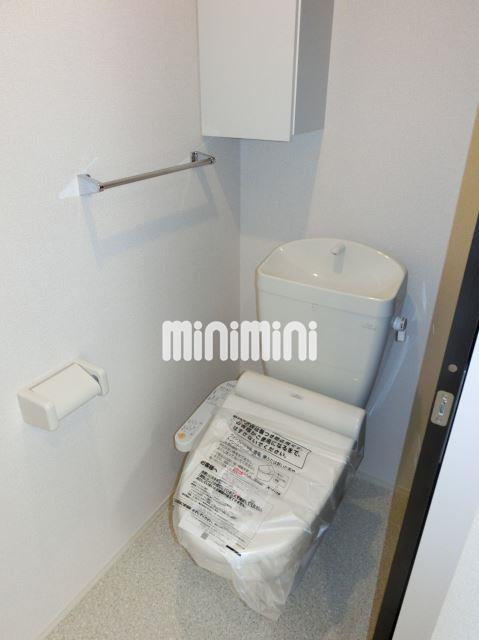 トイレ　温水洗浄便座付きのトイレです。