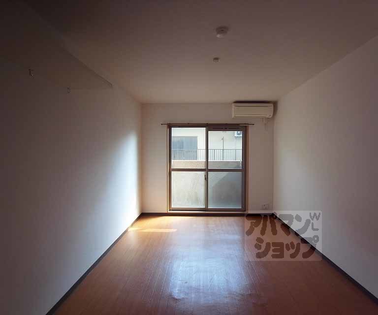 居室・リビング　８．６帖の洋室です。