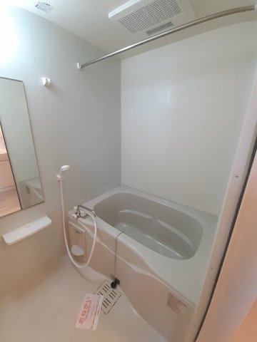 バス・シャワールーム　コンパクトで使いやすいお風呂です