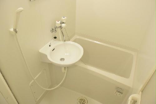 バス・シャワールーム　浴室乾燥機付きです!!