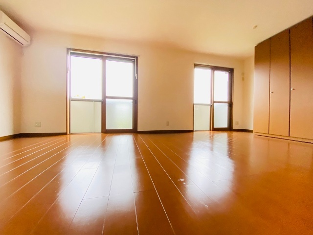 居室・リビング　同タイプのお部屋の内装写真転載