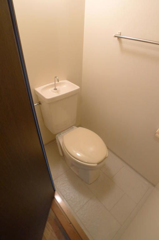 トイレ　（写真は同タイプ）