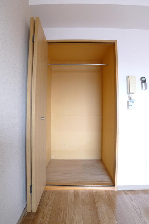 収納　（写真は同タイプ）