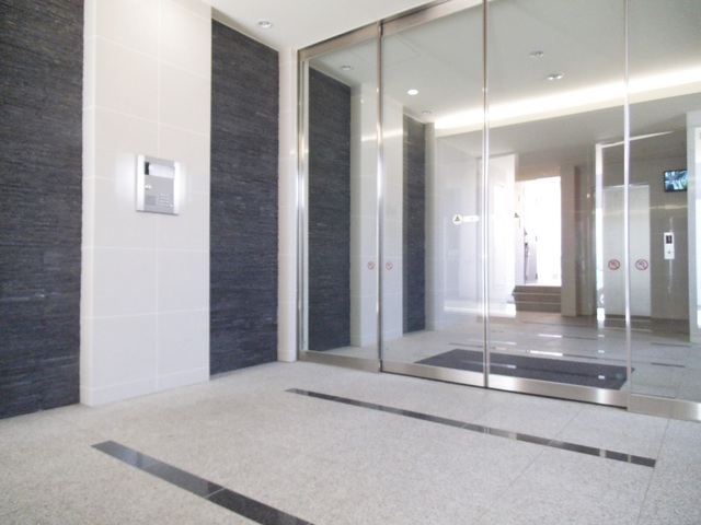 ロビー　清潔感のある落ち着いた雰囲気のエントランス！