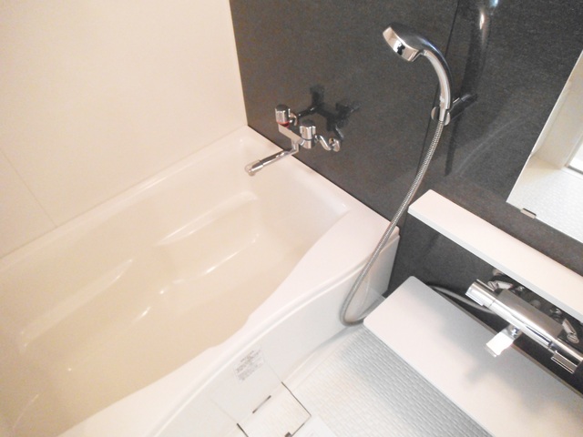 バス・シャワールーム　給湯設備の整ったキレイな浴室です☆
