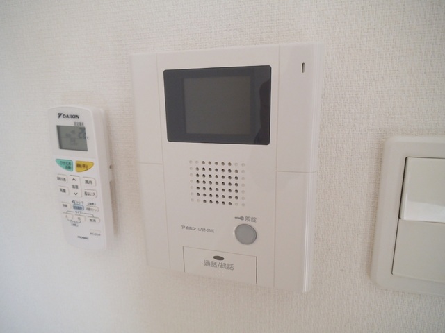 セキュリティ　ＴＶモニタ付オートロック付いております☆