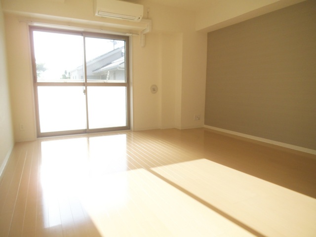 居室・リビング　日当たり良好な南向き☆