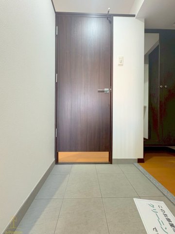 玄関　マリス京橋WING