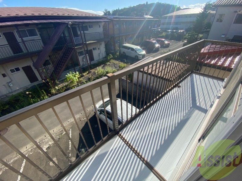 バルコニー　広めのバルコニーになります。のびのびと作業が出来そうです