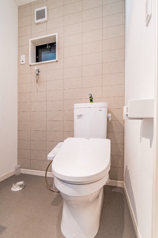 トイレ　室内写真は２０１号室のものです（参考写真）