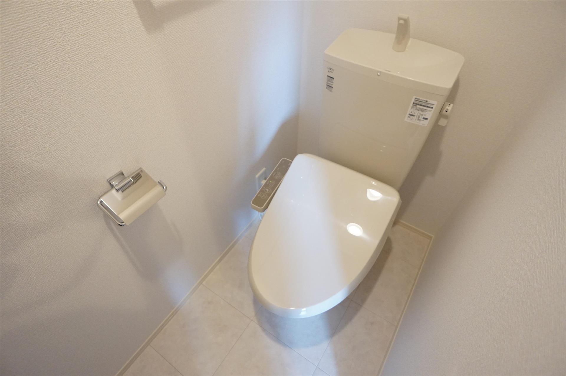 トイレ　温水洗浄便座