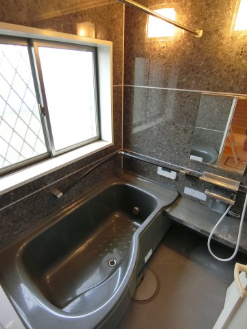 バス・シャワールーム　追焚き機能付バスルーム。（※内装前）