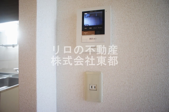 セキュリティ　来訪者の姿を確認できるＴＶモニター付インターホン設置済です！
