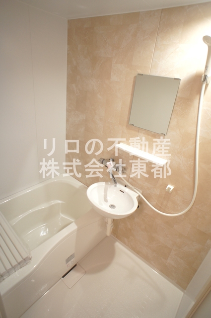 バス・シャワールーム　清潔感のある一体型のバスルームです